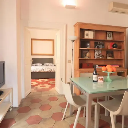 Enchanting 2 Bedroom アパート