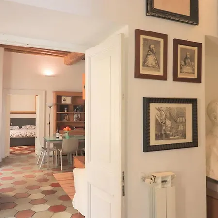 Enchanting 2 Bedroom ローマ